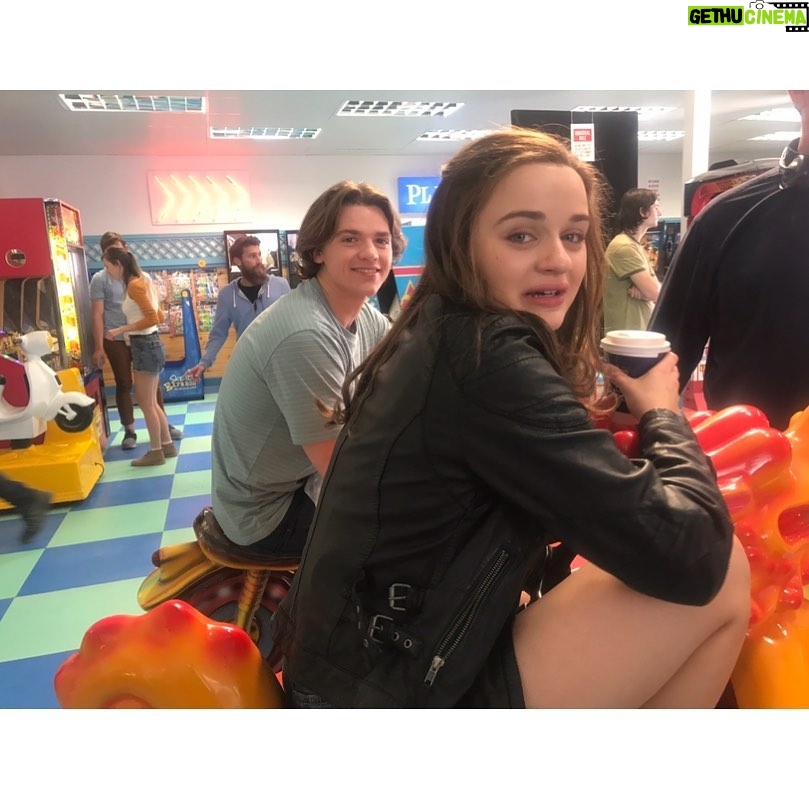 Joey King Instagram - I cannot tell you how much your love on The Kissing Booth 2 trailer means to me!!! SOOOoooo I wanted to share a lil behind the scenes pic of me and my number 1 guy while filming the sequel at Elle and Lees favorite arcade...I was clearly in desperate need of some coffee. (This scene slaps y’all can’t wait for you to see it )😜