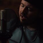 Joffrey Charles Instagram - Merci Infiniment pour tous les beaux mots et les partages du Live session. Je suis extrêmement reconnaissant et j’ai hâte de vous montrer la suite ❤️ WONDER est la deuxième chanson que j’ai écrite. En 2019 lorsque je suis revenu d’Angleterre, durant une nuit blanche dans le garage de mes parents. Ma mère était entrée dans le garage en me disant: « KESSÉ TU FAIS ENCORE DEBOUTEEE » J’ai dis « hey yo écoute ma chanson, elle s’appelle Wonder. » La version complète du Live session est sur YouTube Lien dans ma bio 🙏
