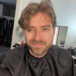 Johannes Nymark Instagram - Første optagedag på tv-serien @namastayglamping - liiiiidt nyt look jeg går sommeren i møde med 😅 #namastay #tvserie #actor @teamplayersagency @pineapple_entertainment
