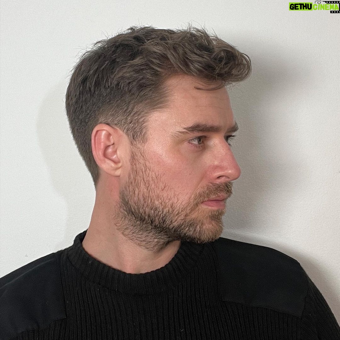 Johannes Nymark - 1K Likes - Jeg var nødt til at få nyt hår, så jeg er klar til min fødselsdag på lørdag. Det er jo ikke hver dag man lige bliver 37 🥸🧌 Tak bedste @michaelavenue.dk