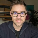 Johannes Nymark Instagram – Godmorgen til Valgdag😀 Det er altid sådan en underlig festlig og samtidig alvorlig dag. Jeg kan nogle gange have svært ved at forstå, hvordan andre mennesker kan se anderledes på livet og på vores samfund end mig😏 Men det er jeg jo nok nødt til at acceptere😅 Og den eneste måde at få indflydelse på er jo ved at stemme. Så lad os nu lige gøre det 👌 ALLESAMMEN 🥳 Jeg har heldigvis været sikker længe og fået samme resultat i alle tests✔️Glædelig valgdag ❤️