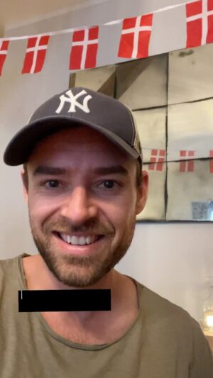 Johannes Nymark Instagram - Min datter fylder 8 år i dag🥹🥰 #dad #birthday #happybirthday #8 #rainbow #rainbowfamily