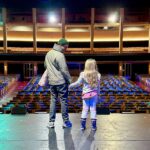 Johannes Nymark Instagram - Maggie elsker teater, og i dag er hun med far på arbejde❤️ Tivoli