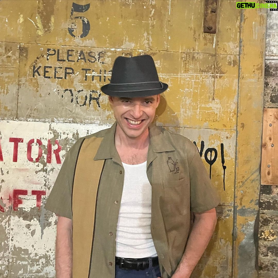 Johannes Nymark Instagram - Har det ret dejligt i New York🤠 Havde hørt rygter om, at byen nærmest stadig var tom pga corona- det er den ikke. Her er liv som i gamle dage… og en lille smule mere pot-lugt. Men her er så dejligt at være🍎❤️ #newyork #minder Brooklyn, New York