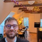 Johannes Nymark Instagram - Ballonguirlande, røgmaskine, kærlighed og gangnam style fra kl 8.30…. 37 starter godt 🇩🇰😅#fødselssag #37 #birthday #gangnam