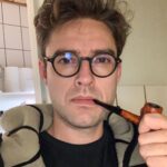 Johannes Nymark Instagram - I aften er der gallapremiere på Bamse i København, hvor jeg spiller den yngre udgave af Flemmings adoptivfar i tilbageblik til hans barndom. Glæder mig til at se filmen for første gang 🤩 #piberygning #glatbarbering #bamse @nimbusfilm