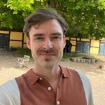 Johannes Nymark Instagram - Første optagedag på tv-serien @namastayglamping - liiiiidt nyt look jeg går sommeren i møde med 😅 #namastay #tvserie #actor @teamplayersagency @pineapple_entertainment