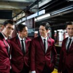 Johannes Nymark Instagram - I aften har vi endelig premiere på JERSEY BOYS. Den har været længe under vejs, men nu er vi her. Det eneste gode ved corona-udsættelsen er, at vi fire fik tid og oplevelser sammen - vi var blandt andet i NYC og London sammen, og det er bare pisse fedt at stå på scenen med jer: @mikkelhoe @s_rentorpegaardlund @jesperpaasch Og sammen med et virkelig stærkt ensemble også. Måske du skulle lægge vejen forbi Tivoli snart??:) Vi spiller ikke længe❤️ @lionmusicals #jerseyboys