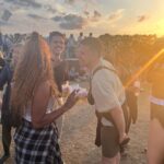 Johannes Nymark Instagram - Total lykkedag på @roskildefestival i går. Perfekt vejr og de dejligste venner, hvor flere af dem selvfølgelig lige optrådte på de to største scener. Jeg elsker, når jeg oprigtigt bliver stolt af mennesker, jeg kender 🧡 @idacorr @nicolaiachton @clarasofiedk. Jeg skal helt sikker på Roskilde igen næste år. TAK. Roskilde Festival