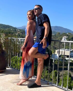 Johannes Nymark Instagram - Vi har festet og fejret, grinet, grædt og krammet i Marbella. Alt sammen for at fejre @abdelight, som altid formår at samle søde og kloge mennesker. Træt og glad🥹❤️ (@jeppechristoffer tager altid de bedste billeder, så han er aldrig med på dem🤷‍♂️)