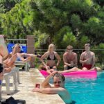 Johannes Nymark Instagram - Vi har festet og fejret, grinet, grædt og krammet i Marbella. Alt sammen for at fejre @abdelight, som altid formår at samle søde og kloge mennesker. Træt og glad🥹❤️ (@jeppechristoffer tager altid de bedste billeder, så han er aldrig med på dem🤷‍♂️)