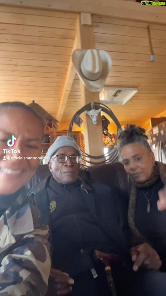 John Amos Instagram - It’s a family affair! Good Times with my daughter @OfficialShannonAmos and Niece Sherri Korsun Scott @Harmonywithnature #GoodTimesHappeningHere