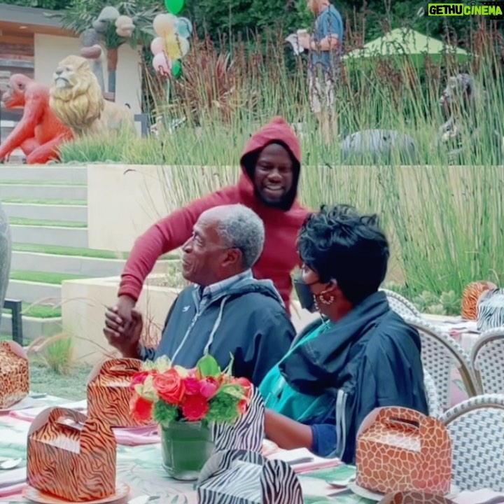 John Amos Instagram - On the set of #MeTime with one of some of my favs @kevinhart4real @annamariahorsford & @moregeginahall @Markwhalberg Had a great time working on this film.