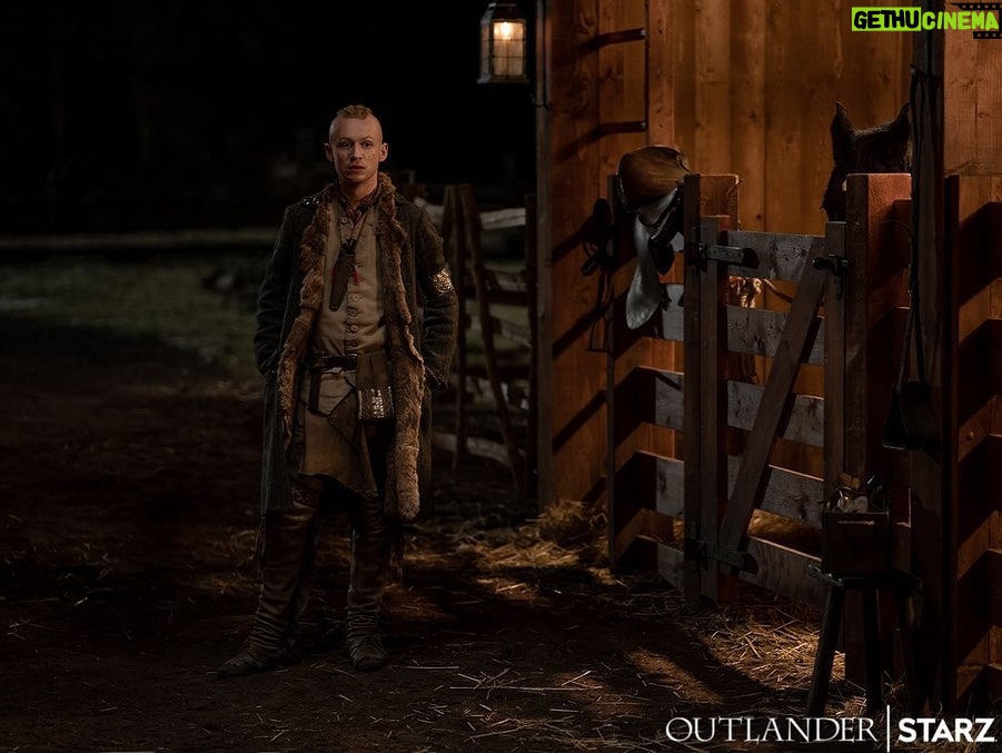John Bell Instagram - He protects, he attacks but most importantly he’s loyal. Ian and Rollo are back tomorrow in 602… and he has something to say! #Outlander @outlander_starz @starz @starzplayuk