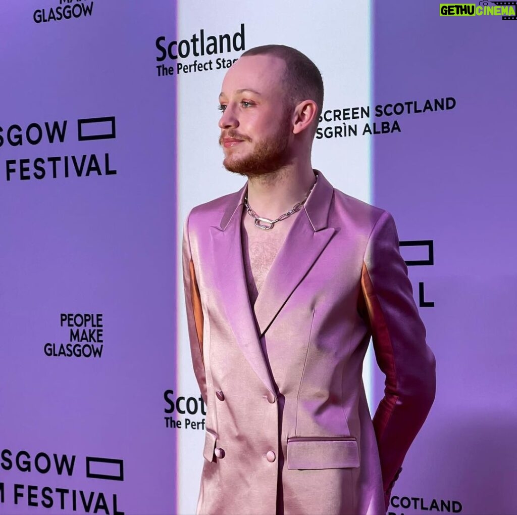 John Bell Instagram - Are you all ready for @outlander_starz returning to your screens this Sunday!? Thank-you so much @starzplayuk @glasgowfilmfest for organising a fabulous ✨ screening. So fun to share this with my cast, friends and the amazing fans who came along. 💞👔 @eachxother 💄💅 @anacruzmakeup GFT