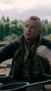 John Bell Instagram - Nothing like a near-death experience to make you miss your family! Here’s a sneak peek at tomorrow’s new episode of #Outlander