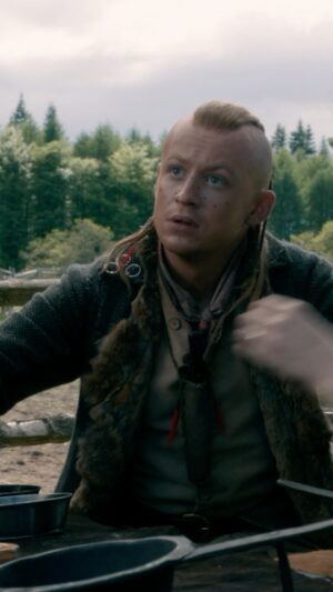 John Bell Instagram - Nothing like a near-death experience to make you miss your family! Here’s a sneak peek at tomorrow’s new episode of #Outlander