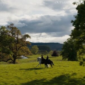John Bell Instagram - Are you ready to join a revolution? This season is going to be incredible ✨ So enjoy this very FIRST 😱 look at what to expect in 🇺🇸 Outlander 🏴󠁧󠁢󠁳󠁣󠁴󠁿 S7 next year…  Slainte! 🥃 @outlander_starz 

@caitrionabalfe 
@samheughan 
@sophie.skelton 
@rikrankin 
@mrdavidberry 
@charles_vandervaart 
@izzy_meikle 
@joeyphill_
