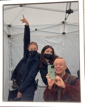 John Bell Instagram - Oh y’all wanted a season 7 part 1 behind the scenes Young Ian edition photo dump??? 😱

Well let me see what I can find… 🤔

(Swipe for beardy Ian) 🐺🏹