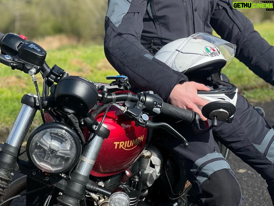 John Bell Instagram - Enjoying the Derry air on my derrière 🏍️💨 Derry City