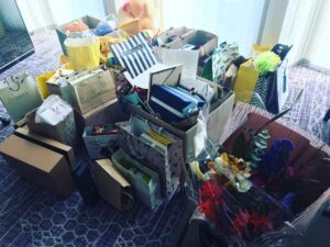 John Cho Instagram - My dear Korean fans: I am finally going through all your gifts and I am so moved by your thoughtfulness and generosity. Thousands of thank yous. See you next time! 팬 여러분이 주신 선물들을 하나씩 열어보면서 정말 감동 받았어요. 감사합니다! 곧 또 만나요!