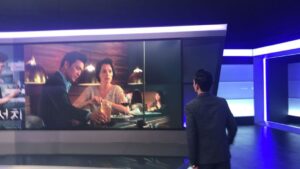 John Cho Instagram - Love what you’ve done with the place! Thanks to 이형근 앵커님 for having me on @sbsnews! 📷@kaithorton