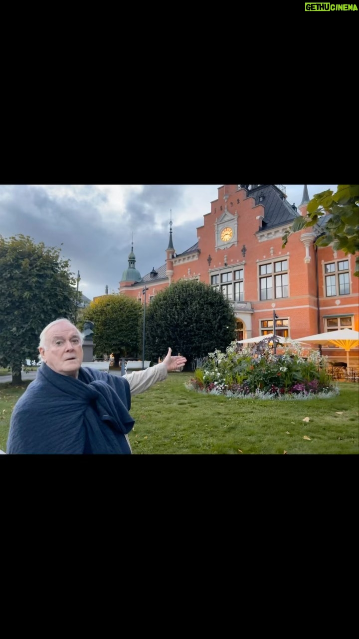 John Cleese Instagram - ⚡️in Umeå! . . . #umeå #visitumeå #sweden🇸🇪 #lightningstrikes #comedytour