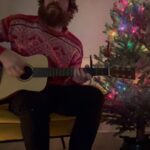 John Gallagher Jr. Instagram – Christmas In Washington • Steve Earle 

I’ve always loved this song. It felt even more apropos this year as I embark upon spending my first ever Yuletide in our nation’s capital. Realized too late that I paraphrased a few lyrics and was going to do another take but don’t want to be late for Christmas Eve dinner so this will have to do. Happy Holidays y’all! Love your loved ones.

#christmasinwashington #steveearle #comebackwoodyguthrie #singersongwriter #johngallagherjr