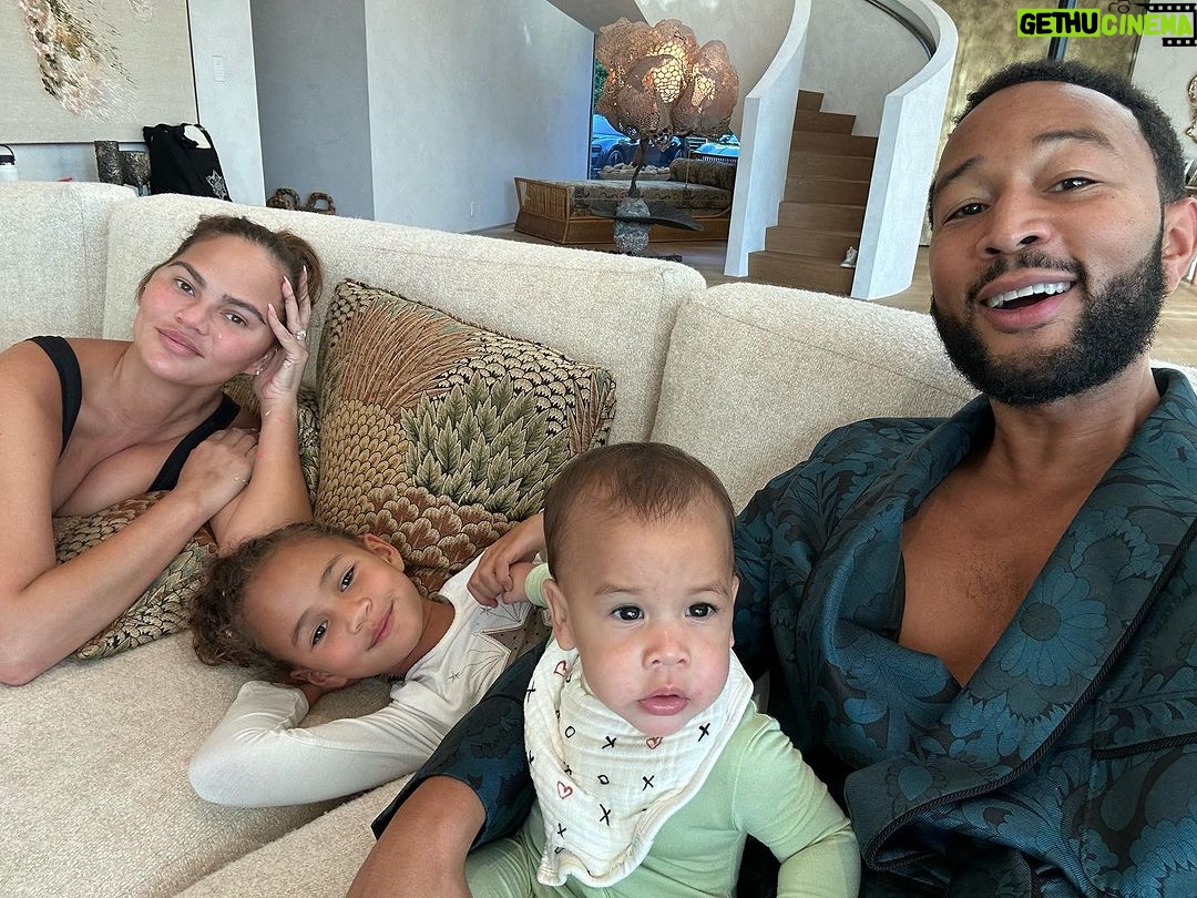 John Legend - 169.7K Likes - Me and my girls