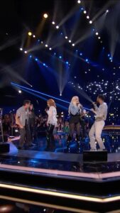 John Legend Instagram - THIS COACH PERFORMANCE SLAYS !!! love you @reba, @niallhoran, @johnlegend, @gwenstefani 💖