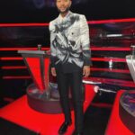 John Legend Instagram - Freshhhhhh suit from @alexandermcqueen tonight! #TeamLegend #VoiceLives