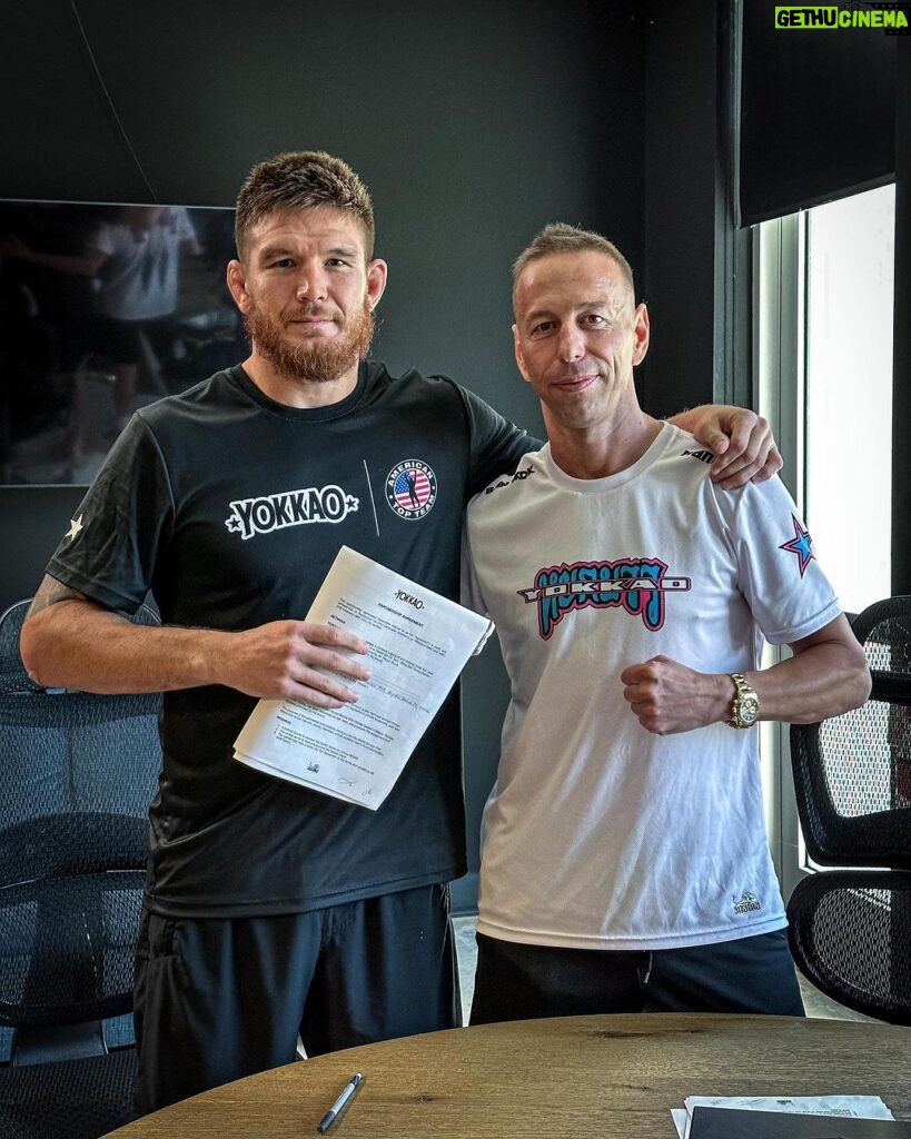Johnny Eblen Instagram - 🚨BREAKING NEWS🚨 Bellator Middleweight Champion @johnnyeblen signs contract with YOKKAO! 🔥 History has been written with Eblen being the first MMA athlete to join the YOKKAO Fight Team 👊📝 #Yokkao #mma #fight American Top Team