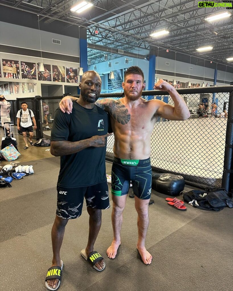 Johnny Eblen Instagram - Camp in full swing • Sparring with 6x world kickboxing champ @artem_levin • @functionalpatterns • Shootin shit • Eatin 🥩 with my new @crimsontactical 🔪 • Learning daily from my coaching staff @kingmofh @mikebrownmma @thiagoalvesatt