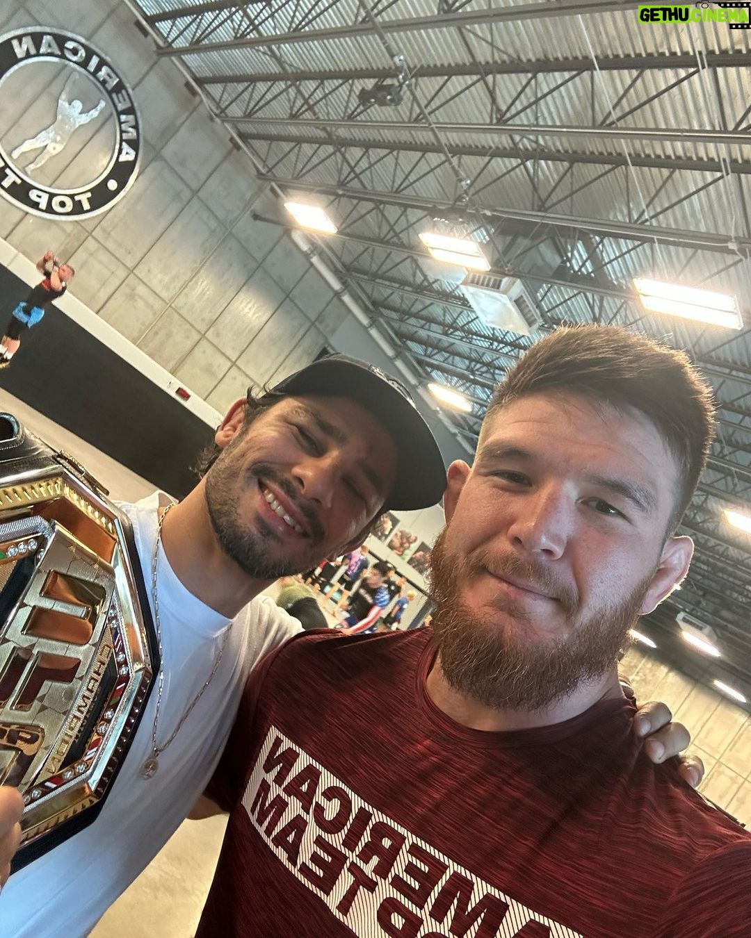 Johnny Eblen Instagram - Not even in camp yet but I’ve been training like a mad man. From helping teammates out to working on specific techniques to getting live rounds in. I’ve got a good balance right now of trainin and chillin 😎 Leveling up, saying healthy, providing value and enjoying the ride… that’s the name of the game 🫡
