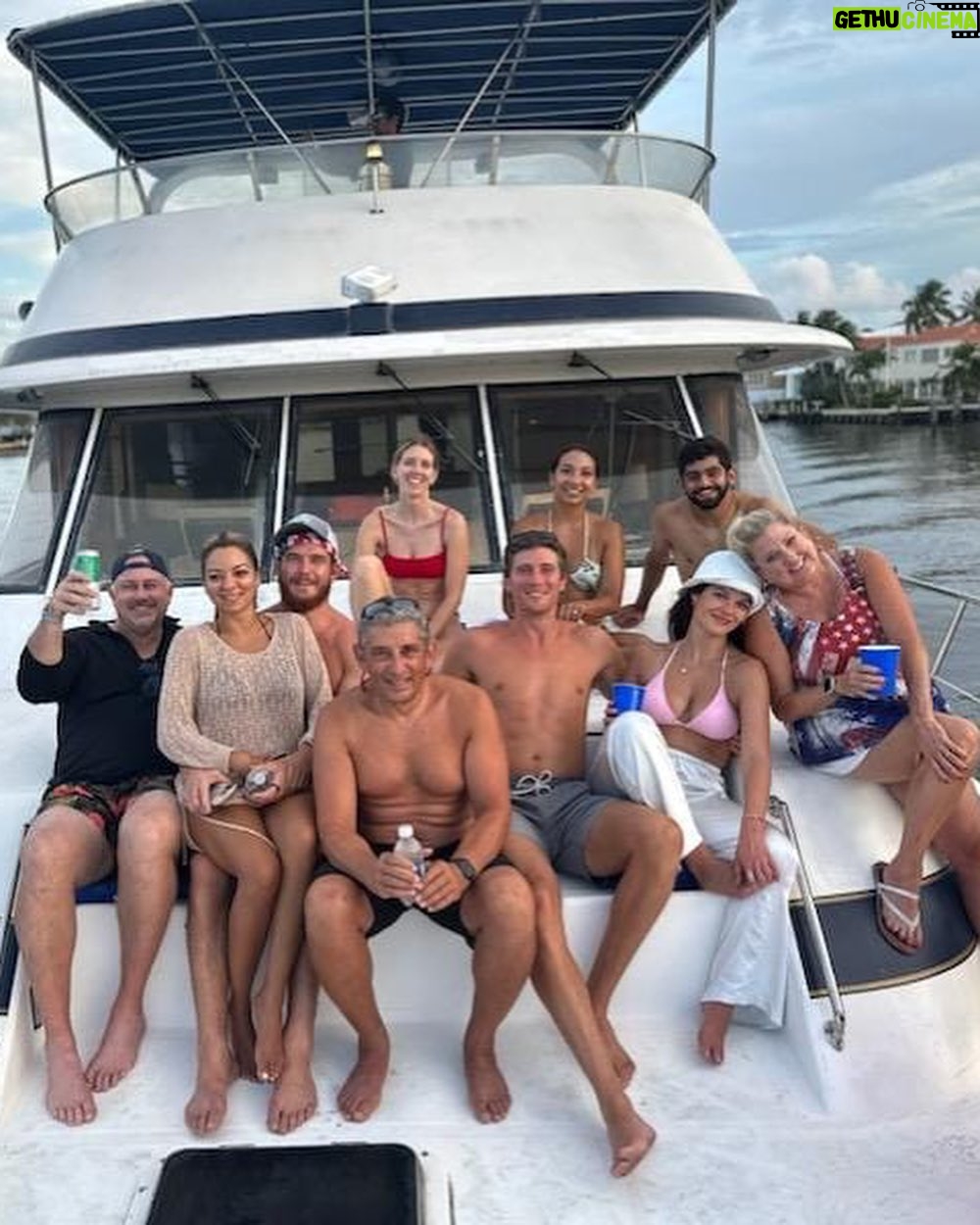 Johnny Eblen Instagram - Not even in camp yet but I’ve been training like a mad man. From helping teammates out to working on specific techniques to getting live rounds in. I’ve got a good balance right now of trainin and chillin 😎 Leveling up, saying healthy, providing value and enjoying the ride… that’s the name of the game 🫡
