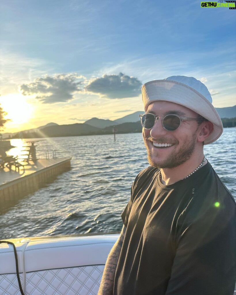 Johnny Manziel Instagram - The good life 🤙🏼 Idaho