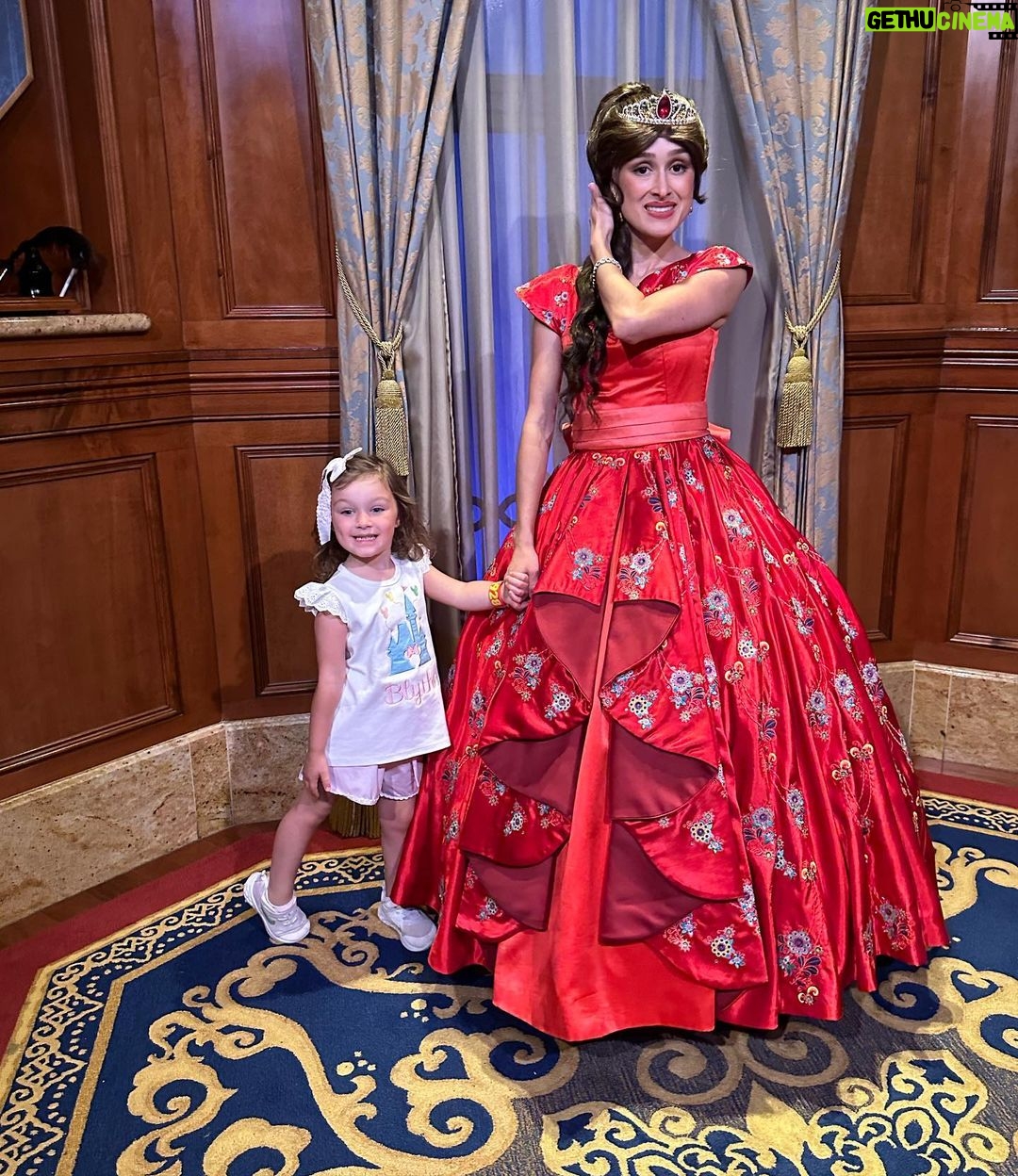 Johnny Manziel Instagram - Uncle J and Blythe take on Disney 🫶🏼 Magic Kingdom