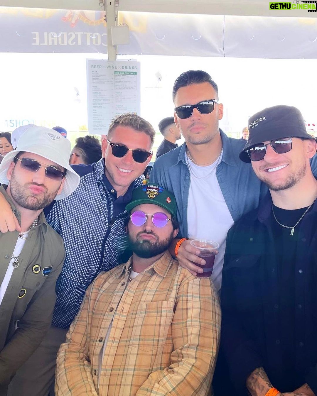 Johnny Manziel Instagram - Just a bunch of Hacks @cactushackgolf #WMO Scottsdale, Arizona