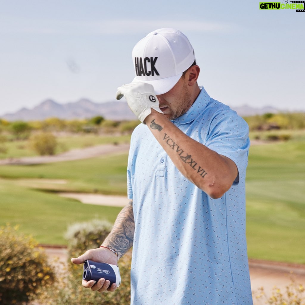 Johnny Manziel Instagram - Golfin & Chillin @cactushackgolf