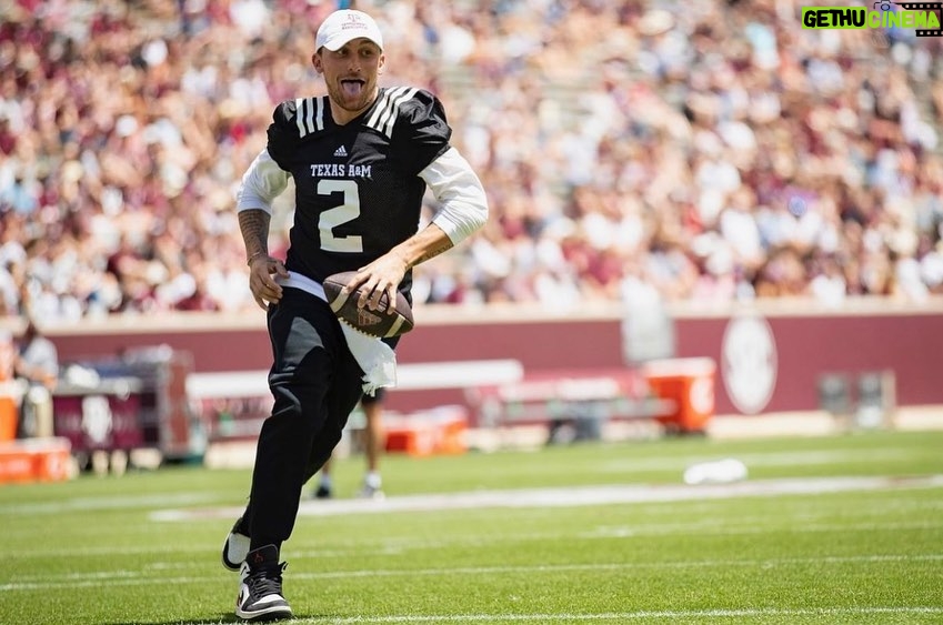 Johnny Manziel Instagram - Legendary 👍🏼 @aggiefootball Texas A&M University