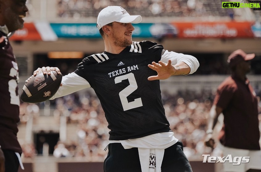 Johnny Manziel Instagram - Legendary 👍🏼 @aggiefootball Texas A&M University