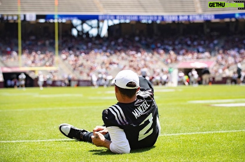 Johnny Manziel Instagram - Legendary 👍🏼 @aggiefootball Texas A&M University