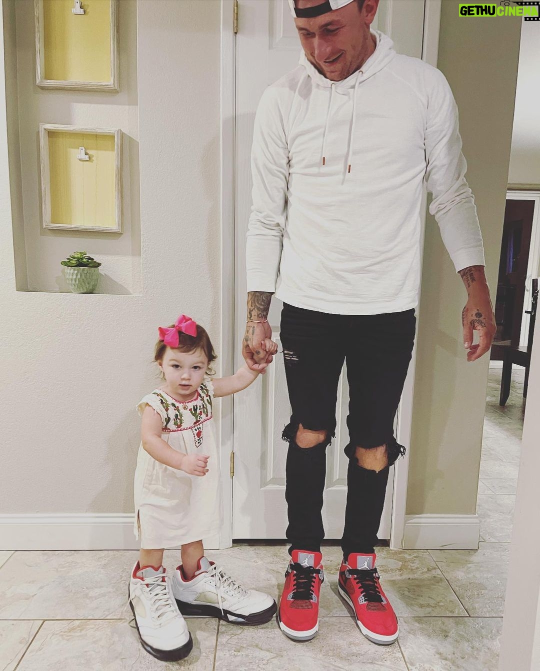 Johnny Manziel Instagram - Loves her some Uncle J