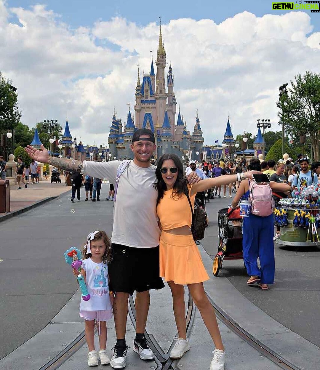 Johnny Manziel Instagram - Uncle J and Blythe take on Disney 🫶🏼 Magic Kingdom
