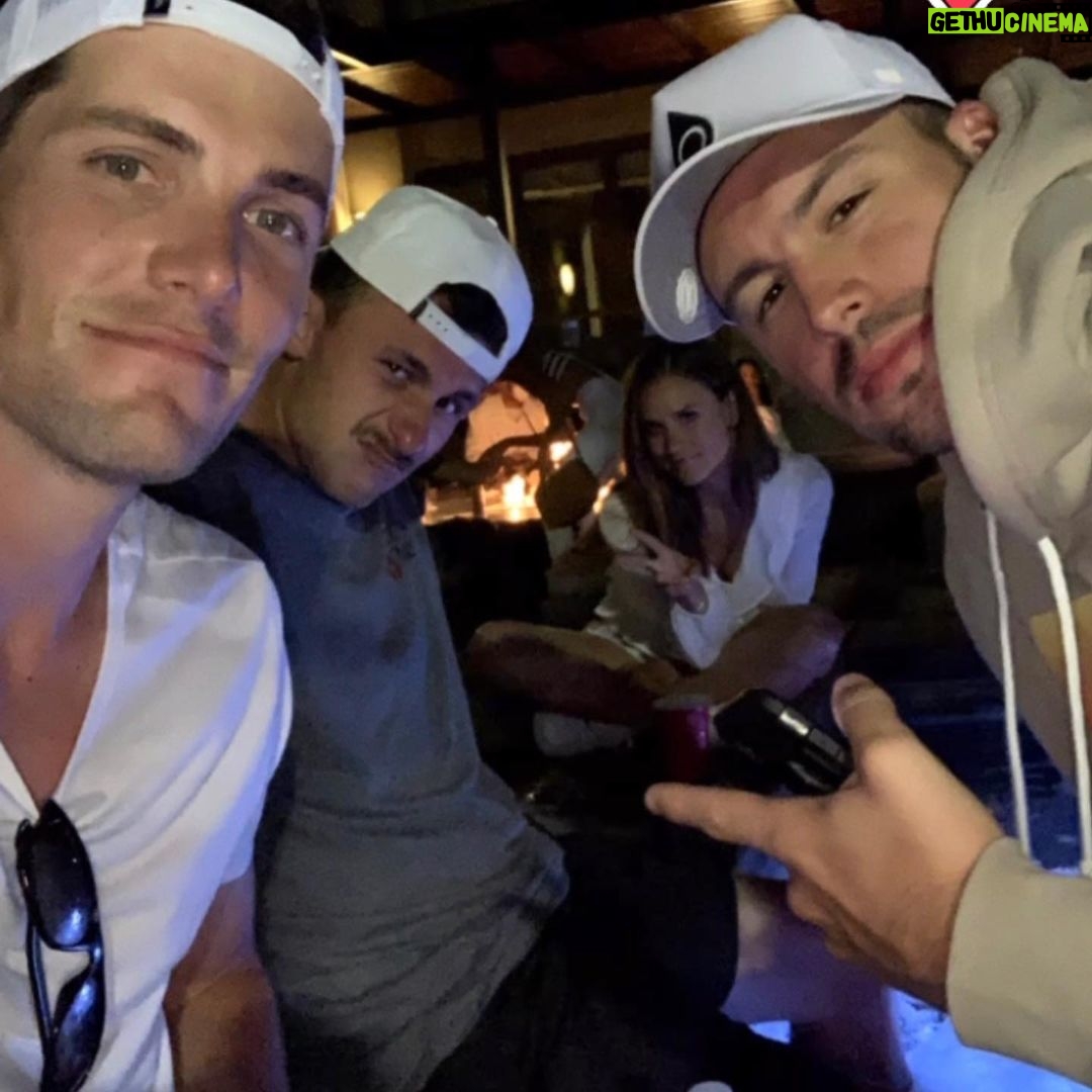 Johnny Manziel Instagram - What a year...Keep the vibes tight and keep it light Scottsdale, Arizona