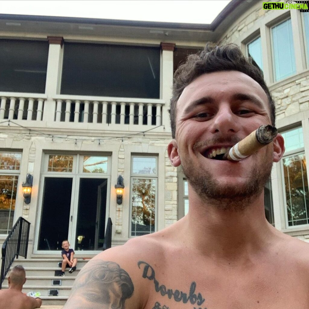 Johnny Manziel Instagram - What a year...Keep the vibes tight and keep it light Scottsdale, Arizona