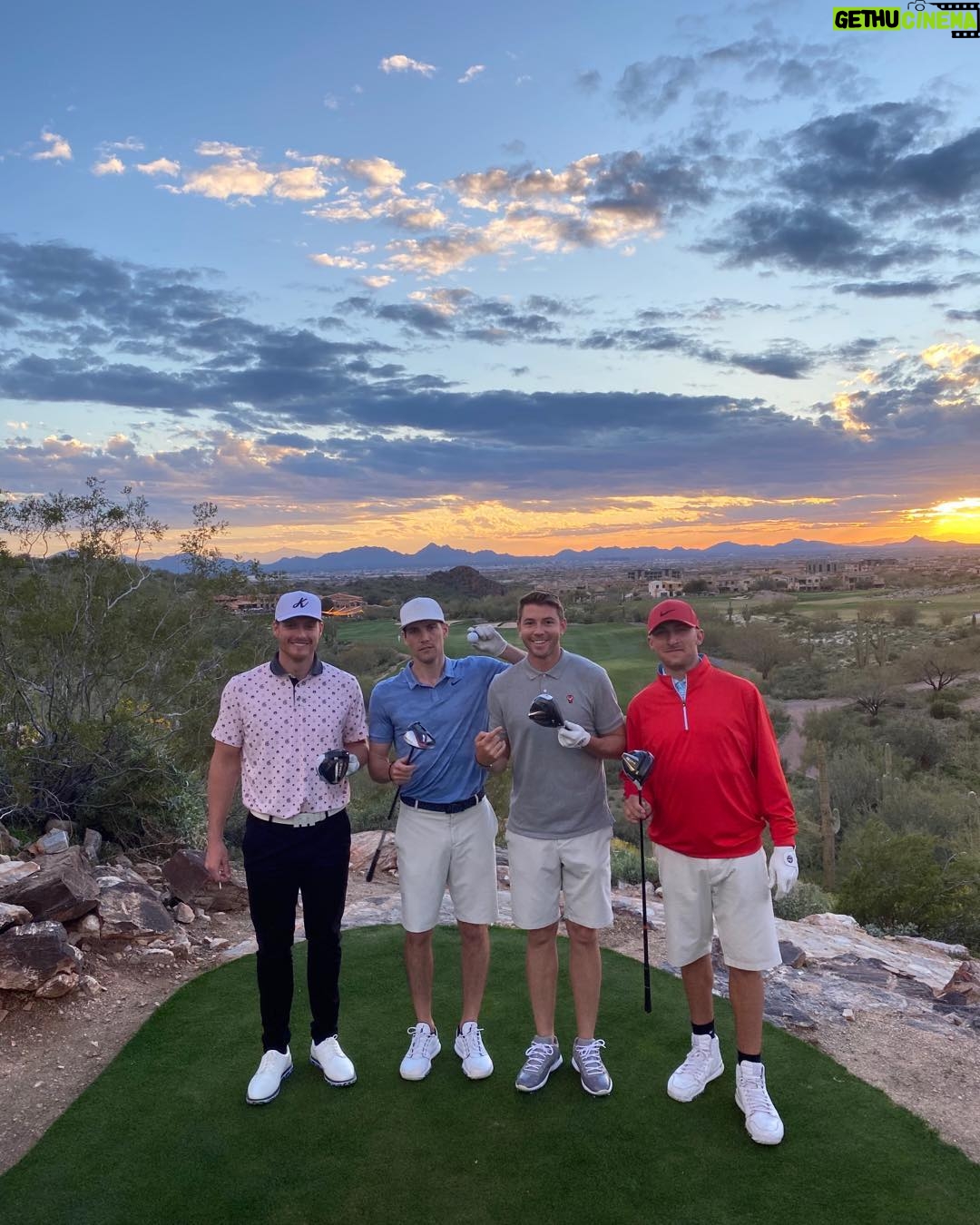Johnny Manziel Instagram - Twist Face boiii Silverleaf