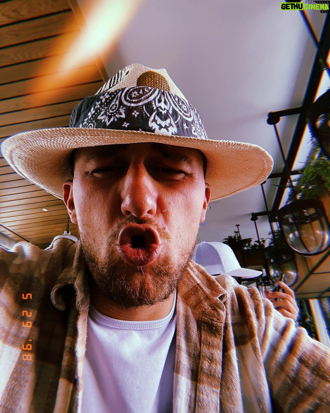 Johnny Manziel Instagram - Chuuu doinnnn #LifeIsGoooood