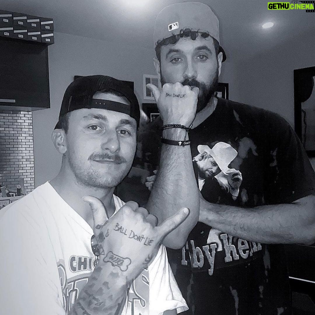 Johnny Manziel Instagram - Through the tough times...KEEPGOING
