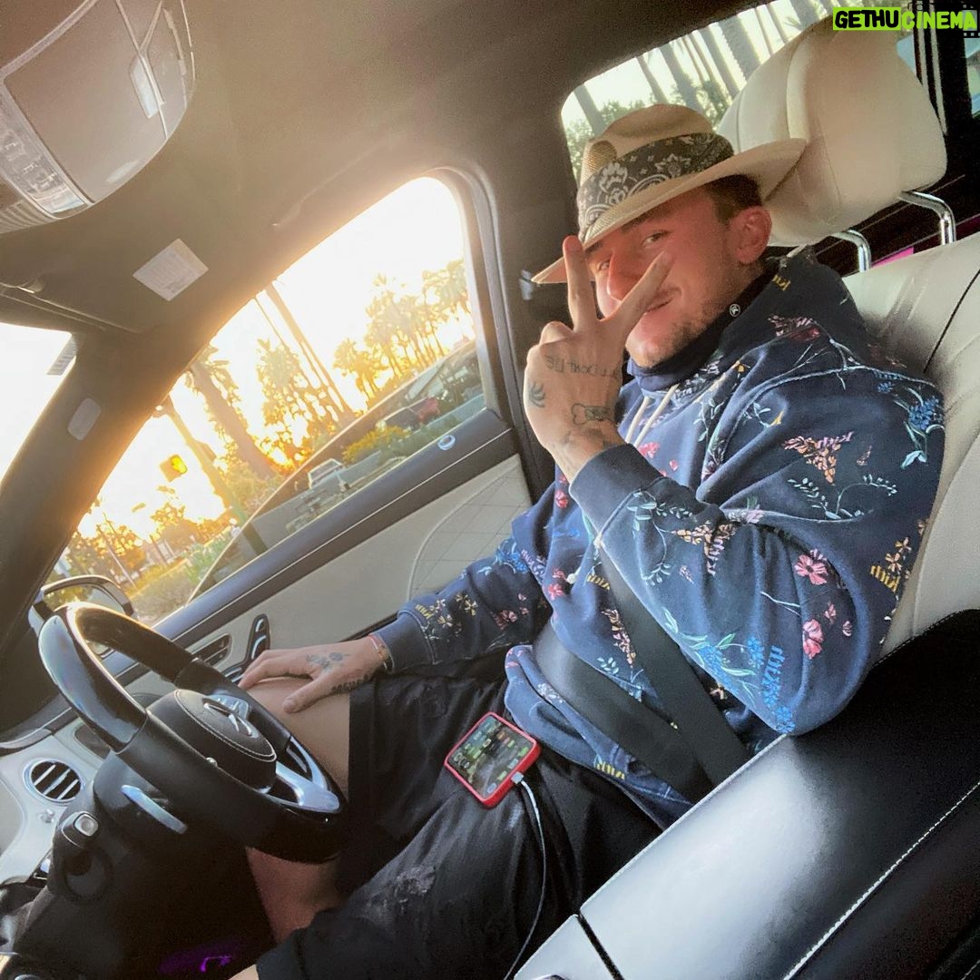 Johnny Manziel Instagram - ✌🏼 Scottsdale, Arizona